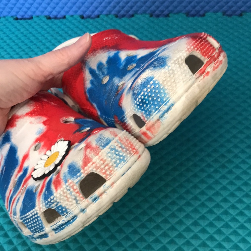 CROCS Unisex American Flag Colors Tie Dye Slip On Classic Clogs | 7M - 9W - Picture 5 of 11